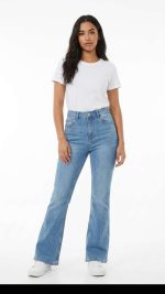 Jean Flare Taille Haute – Allure Rétro-Chic et Fabrication Marocaine