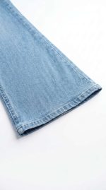 Jean Flare Bleu Clair – Coupe Évasée et Délavage Lumineux