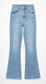 Jean Flare Bleu Clair – Coupe Évasée et Délavage Lumineux