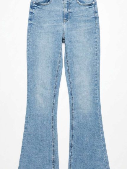Jean Flare Bleu Clair – Coupe Évasée et Délavage Lumineux