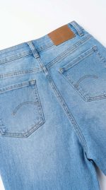 Jean Droit Bleu Clair – Coupe Straight et Basique Intemporel