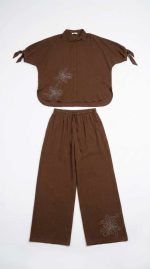 Ensemble Marron Deux Pièces – Charme Artisanal et Confort Estival