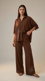 Ensemble Marron Deux Pièces – Charme Artisanal et Confort Estival