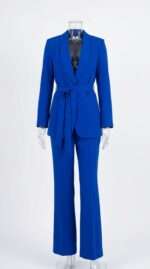 Ensemble Tailleur Bleu Roi Deux Pièces – Élégance Audacieuse et Allure Structurée