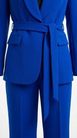 Ensemble Tailleur Bleu Roi Deux Pièces – Élégance Audacieuse et Allure Structurée