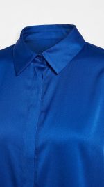 Chemise Satinée Bleu Roi – Élégance Fluide et Couleur Vibrante
