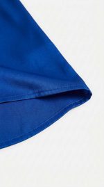 Chemise Satinée Bleu Roi – Élégance Fluide et Couleur Vibrante