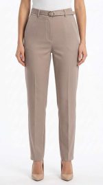 Pantalon Beige avec Ceinture – Élégance Neutre et Coupe Structurée