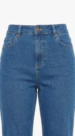 Jean Flare Bleu – Coupe Évasée et Allure Rétro-Chic