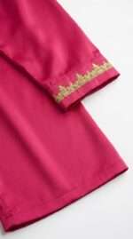 Ensemble Satiné Fuchsia – Élégance Orientale et Éclat Moderne