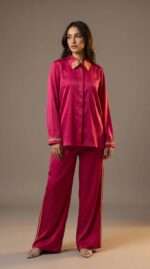 Ensemble Satiné Fuchsia – Élégance Orientale et Éclat Moderne
