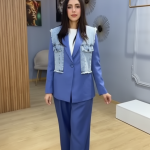 Ensemble Tailleur Bleu et Denim Deux Pièces – Look Hybride et Audace Urbaine