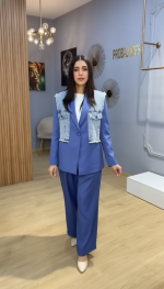 Ensemble Tailleur Bleu et Denim Deux Pièces – Look Hybride et Audace Urbaine