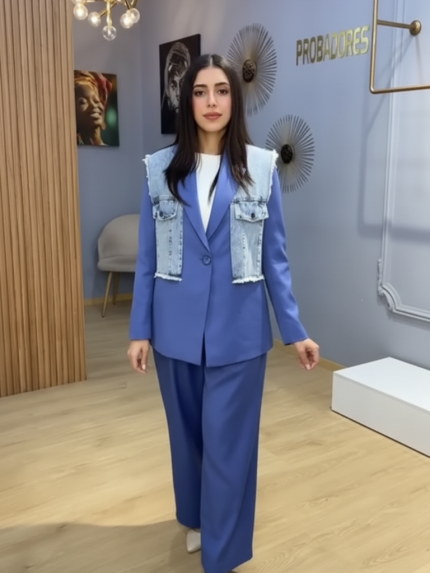 Ensemble Tailleur Bleu et Denim Deux Pièces – Look Hybride et Audace Urbaine