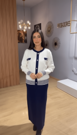 Ensemble Maille Blanc et Marine Deux Pièces – Chic Intemporel et Confort Absolu