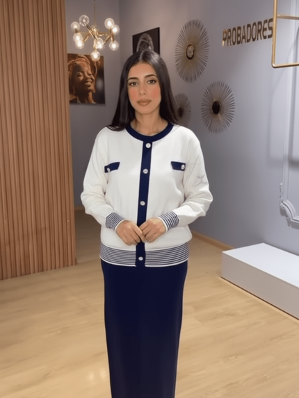 Ensemble Maille Blanc et Marine Deux Pièces – Chic Intemporel et Confort Absolu