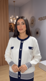 Ensemble Maille Blanc et Marine Deux Pièces – Chic Intemporel et Confort Absolu