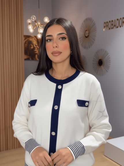 Ensemble Maille Blanc et Marine Deux Pièces – Chic Intemporel et Confort Absolu