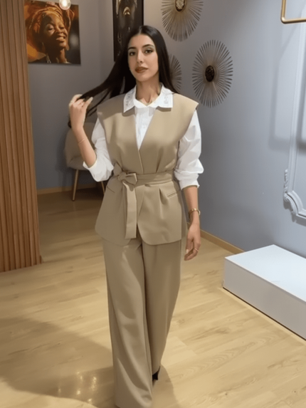 Ensemble Tailleur Gilet Beige Deux Pièces – Élégance Structurée et Style Superposé