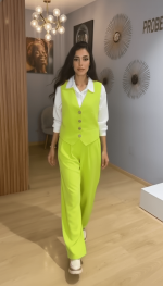 Ensemble Tailleur Gilet Vert Anis Deux Pièces – Audace Colorée et Chic Tendance