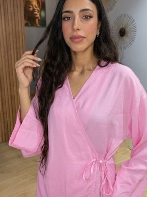 Ensemble Rose Deux Pièces Cache-Cœur – Douceur Soyeuse et Féminité Absolue