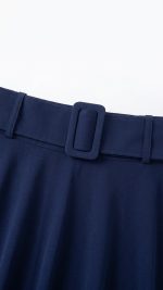Jupe Longue Bleu Marine Ceinturée – L'Élégance Intemporelle pour vos Ensembles