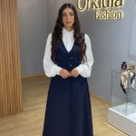 Ensemble 3 Pièces Chic : Jupe Longue - Gilet Tailleur et Chemise.