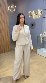 Ensemble Tailleur 3 Pièces Beige – L'Élégance Absolue et Chic Intemporel