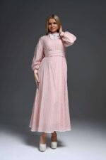 Robe longue femme rose poudre evasee avec manches bouffantes et col orne d un noeud papillon perle Orkidia Fashion Nador