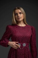 Robe longue femme bordeaux evasee motif leopard devore avec ceinture bijou argentee Orkidia Fashion Nador