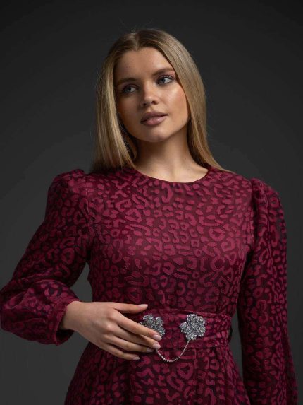 Robe longue femme bordeaux evasee motif leopard devore avec ceinture bijou argentee Orkidia Fashion Nador