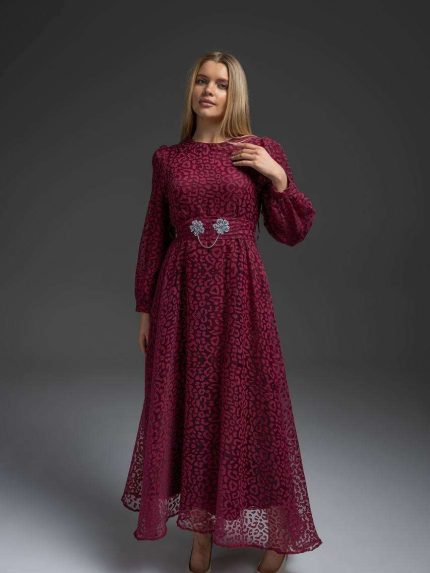 Robe longue femme bordeaux evasee motif leopard devore avec ceinture bijou argentee Orkidia Fashion Nador