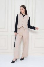 Élégance Intemporelle : Ensemble Tailleur Beige