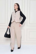 Élégance Intemporelle : Ensemble Tailleur Beige