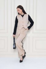 Élégance Intemporelle : Ensemble Tailleur Beige