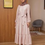 Robe Pablo : Élégance Satinée Intemporelle
