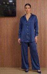 Ensemble Pyjama Chic Satiné – Chemise Oversize et Pantalon Bleu Nuit