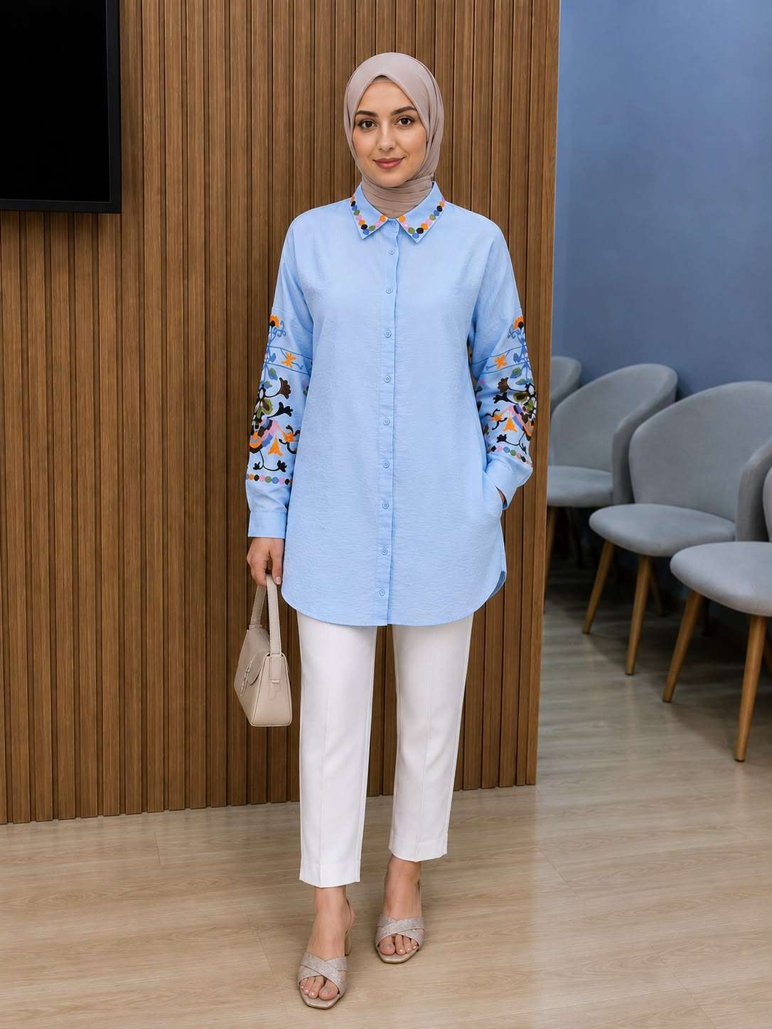WhatsApp Image 2026-07-31 at 15.25.15 Chemise en Lin Brodée Élégance Florale - Orkidia Fashion – Image 1