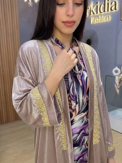 Kimono Caftan de Luxe en Velours Rose Poudré | Broderies Or | Orkidia Fashion Nador