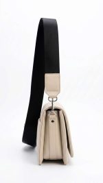 Sac Bandoulière Écru – Style Minimaliste et Sangle Large