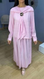 Ensemble Jupe Plissée Rose Deux Pièces – Élégance Romantique et Charme Délicat – Image 2
