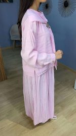 Ensemble Jupe Plissée Rose Deux Pièces – Élégance Romantique et Charme Délicat – Image 3