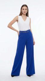 Élégance Royale : Pantalon Bleu Orné – Image 4