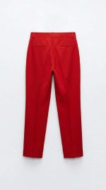 Élégance Rouge : Pantalon à Jambes Larges – Image 2