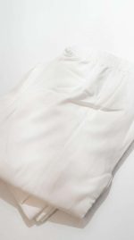 Élégance Intemporelle : Pantalon Blanc Fluide