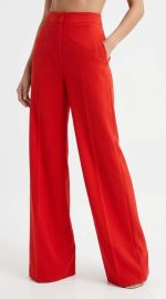 Élégance Écarlate : Pantalon Tailleur Rouge Passion – Image 3
