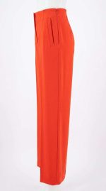 Élégance Écarlate : Pantalon Tailleur Rouge Passion – Image 2