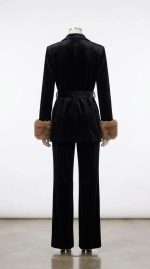 Ensemble Noir Élégant avec Manches en Fausse Fourrure – Image 2