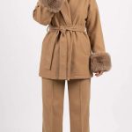 Ensemble Beige Chic avec Finitions en Fausse Fourrure