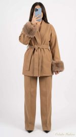Ensemble Beige Chic avec Finitions en Fausse Fourrure
